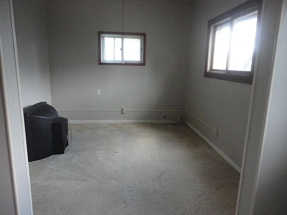 4th image of 211 Harriott Ave