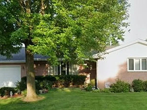 3823 N Saymore Ln, Peoria, IL 61615