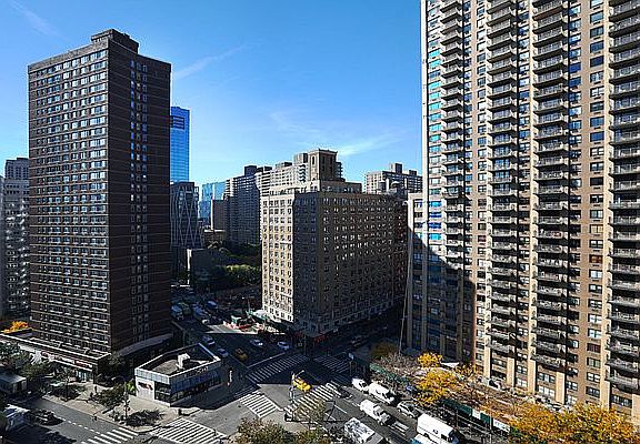 4th image of 160 W 71st St APT 15P