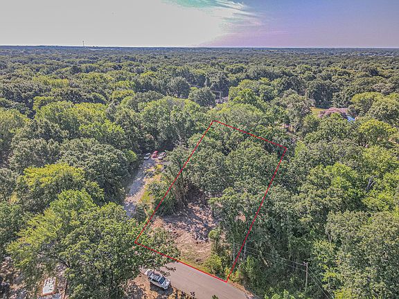 2nd image of 79 Whispering Oaks Trl