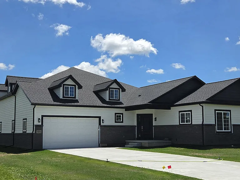 15059 Poberezny Ct — Photo 1
