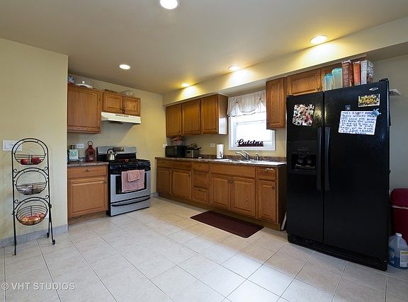 3rd image of 142 N Lorel Ave