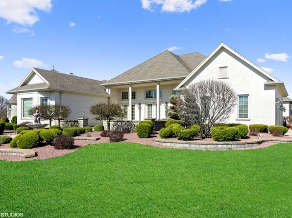 2 Kennedy Ct, Bolingbrook, IL 60490