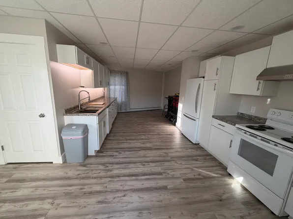 2 Hanover St #3, Claremont, NH 03743