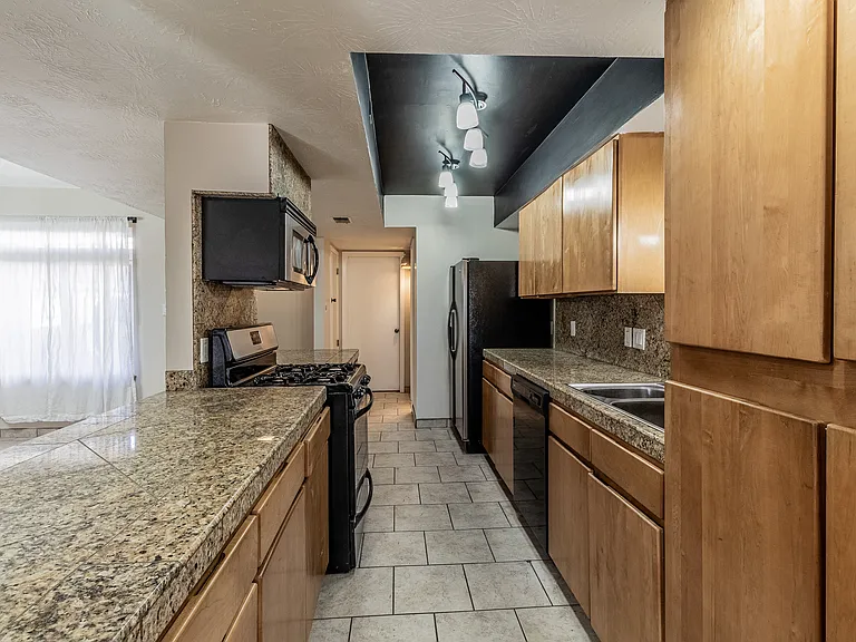 5200 Villa View Dr #13D — Photo 3