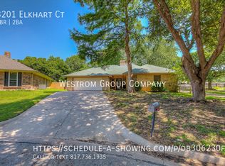 3201 Elkhart Ct, Arlington, TX 76016