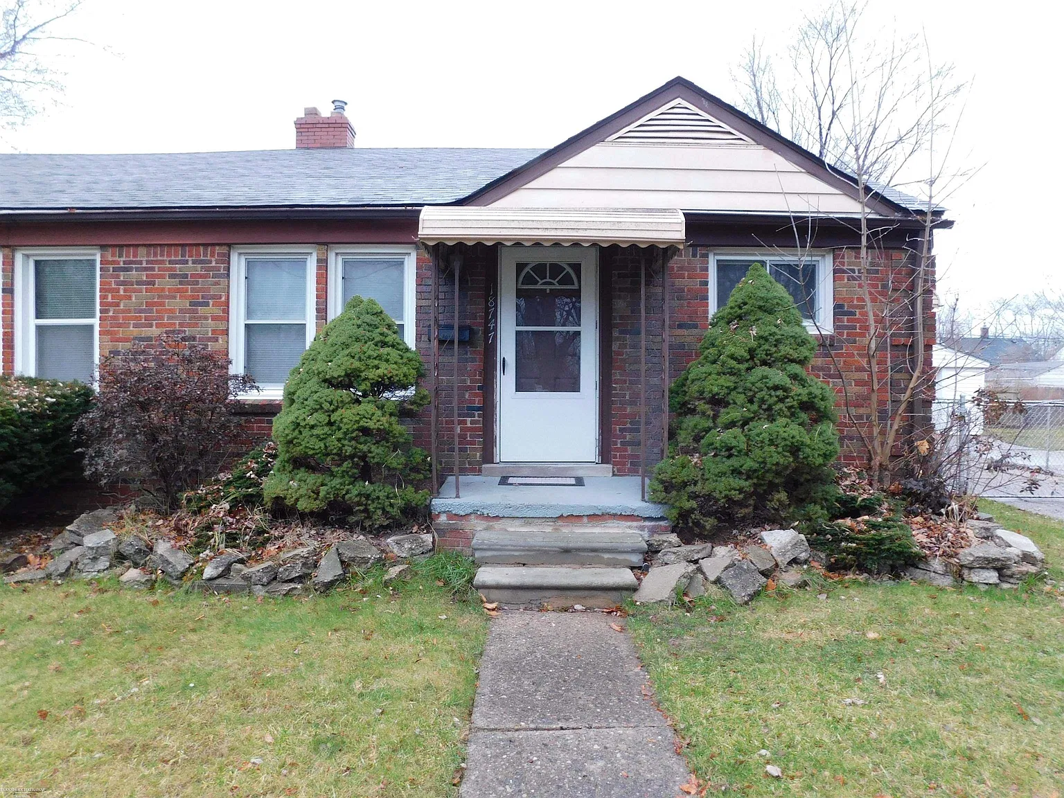 3 bed, 1.0 bath, 720 sqft, $1,350 — Photo 3