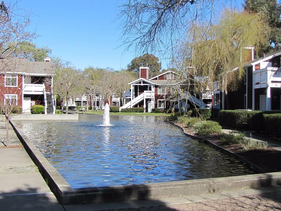 1st image of 121 Marina Lakes Dr