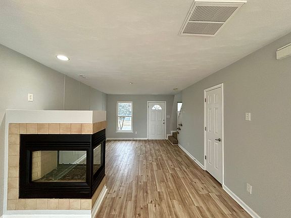 3rd image of 1420 W Ocean View Ave