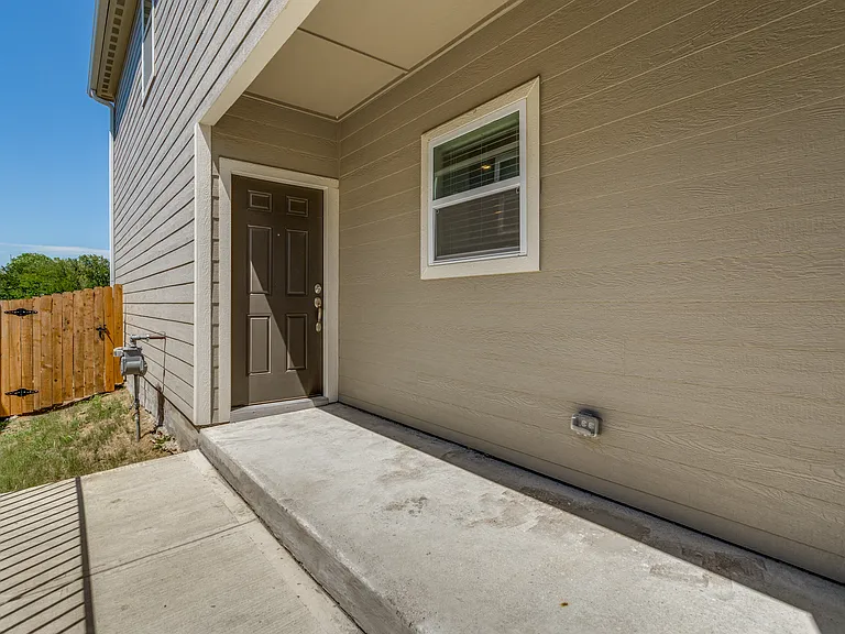 326 Stone Ct — Photo 3