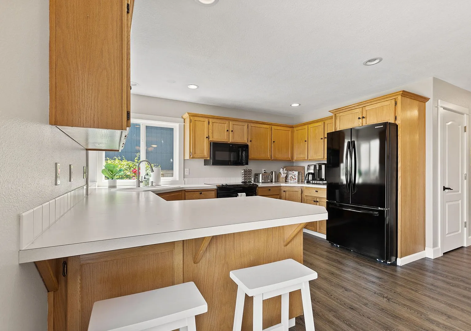 3BD 2.5BA Single Family Home w/2-Car Garage + AC + Yard + W/D — Photo 4