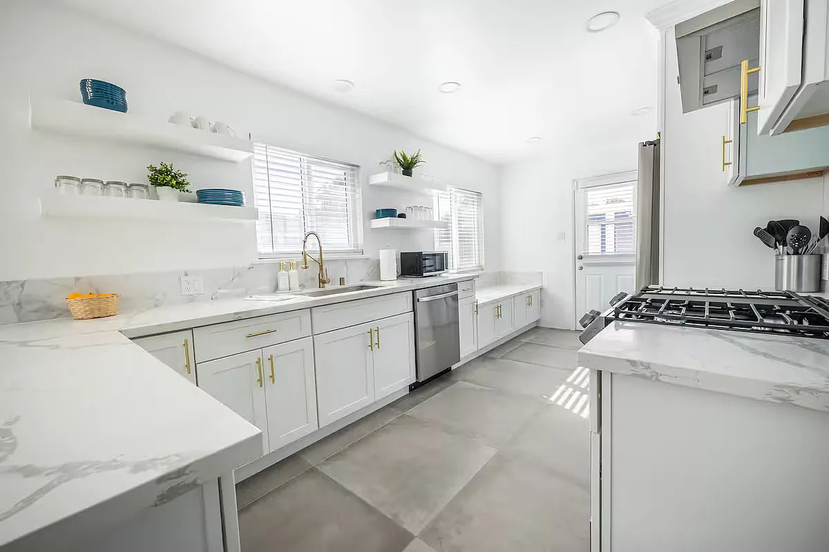 3538 Roslyn Street - 1 — Photo 3