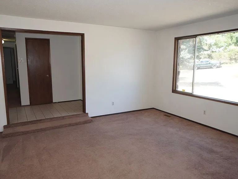 6404 SE Furnberg St — Photo 3