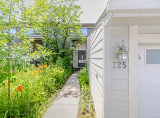 725 Peninsula Ct, Ann Arbor, MI 48105