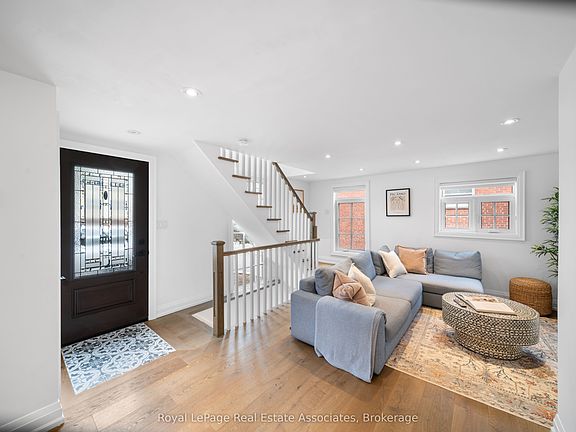 4th image of 36 Mississauga Rd N
