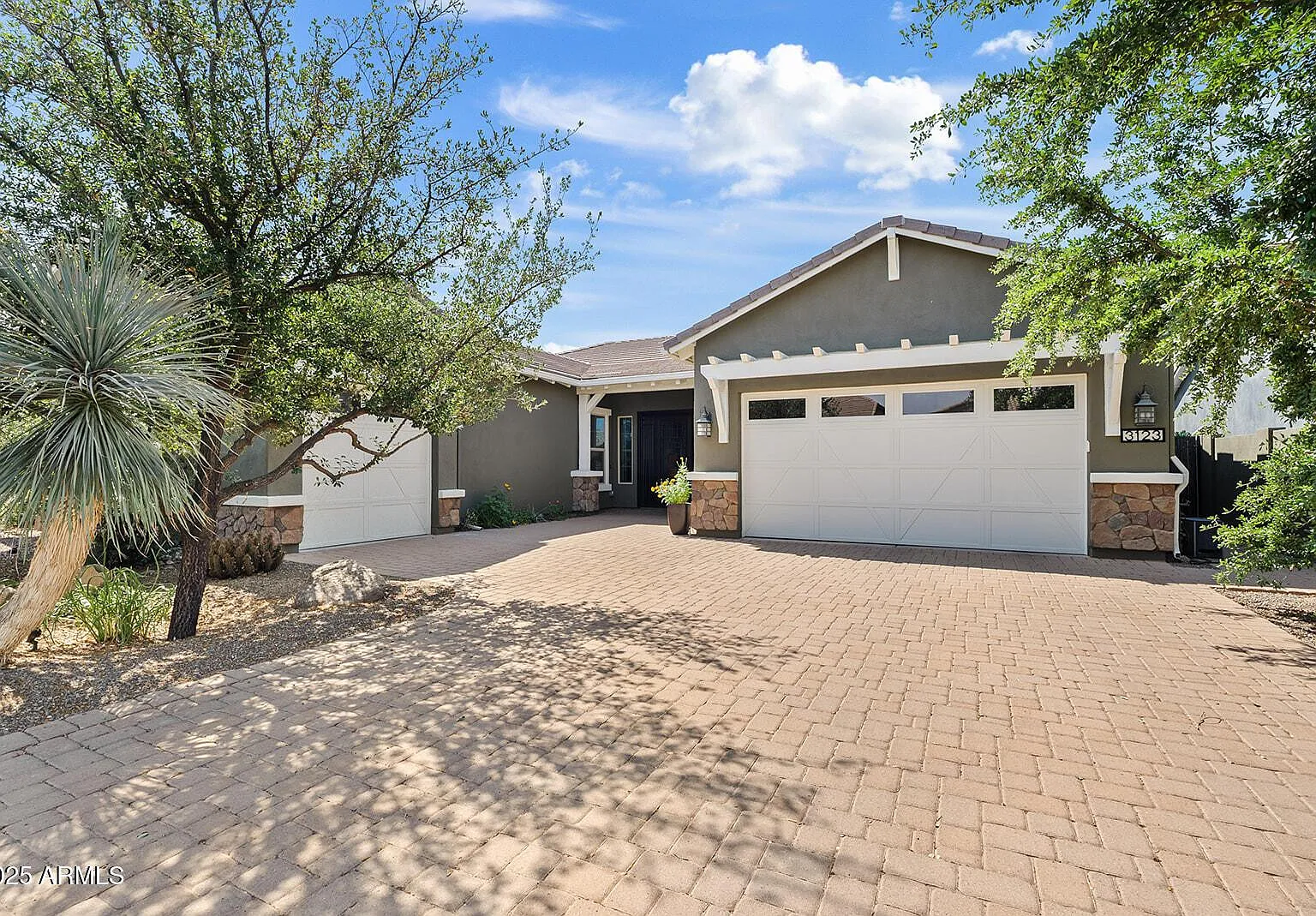 3 bed, 2.5 bath, 2742 sqft, $6,000 — Photo 1