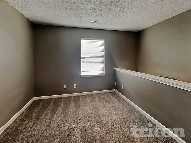 4525 Connaught East Dr — Photo 14