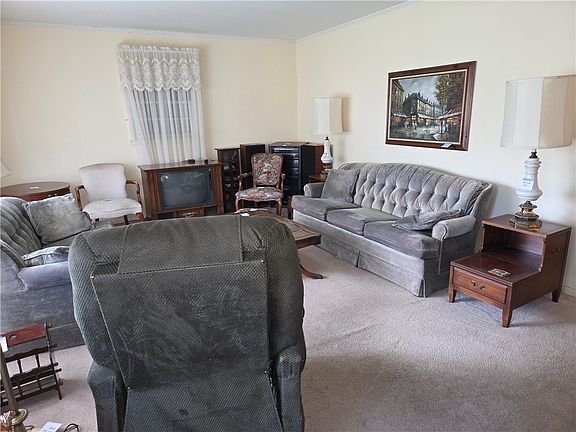 3rd image of 33 S Wheaton Rd