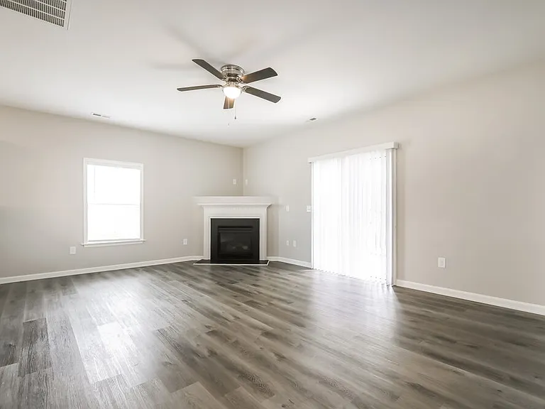 1308 Hosmer Ct — Photo 4