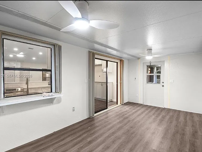 981 SW Bay State Rd — Photo 10