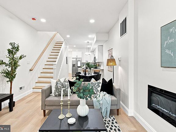 5th image of 637 N Robinson St