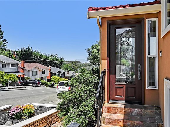4th image of 1860 Monterey Dr