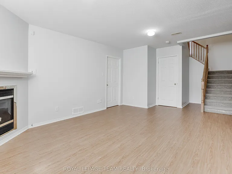 33 Scampton Dr — Photo 32