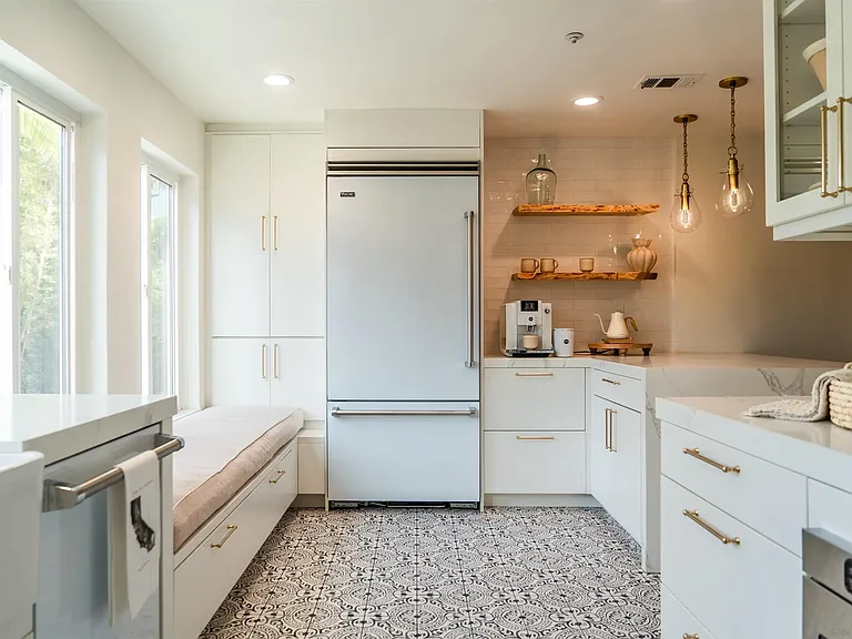 249 S Sierra Ave — Photo 4