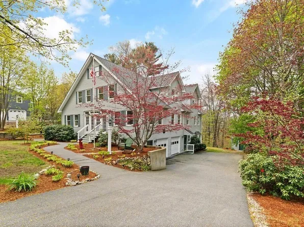 256 Grove St, Reading, MA 01867