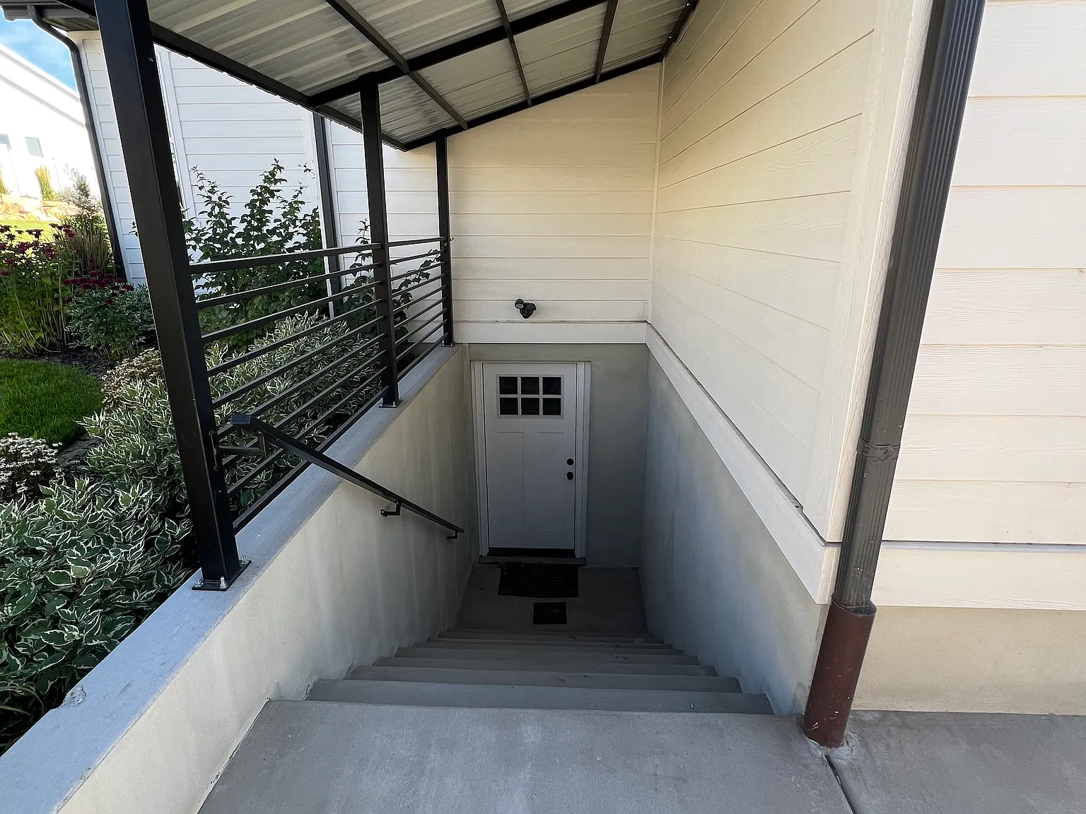 1 bed, 1300 sqft, $1,700 — Photo 1