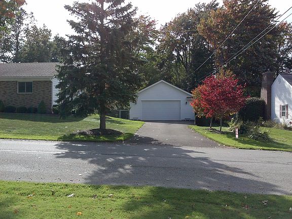 4th image of 3238 Suburban Ln