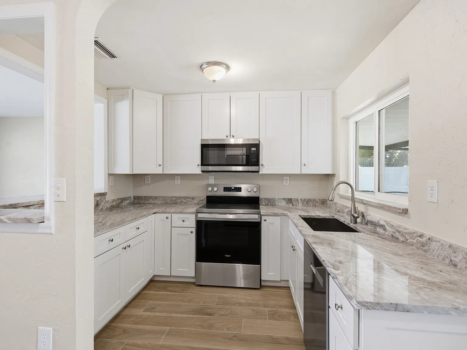 2 bed, 1147 sqft, $2,300 — Photo 3