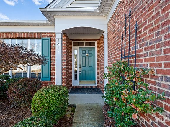 3rd image of 7011 Southbrook Dr