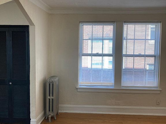 3rd image of 3205 Clarence Ave APT D2