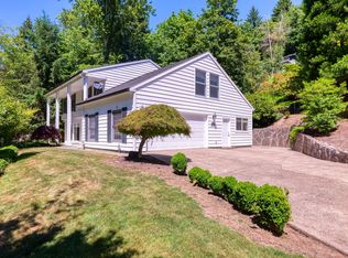 18052 Hobbit Ct, Lake Oswego, OR 97034