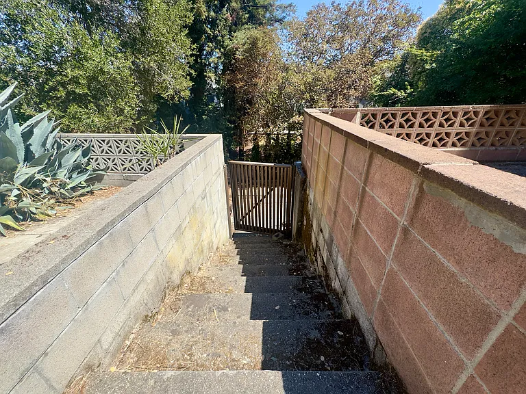 914 Everett Ave — Photo 47