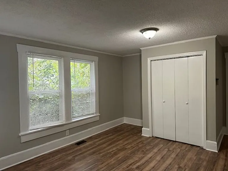 Edwards Ave 135 — Photo 3