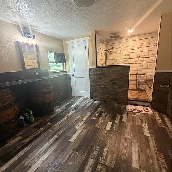 6828 State Road 33 — Photo 15