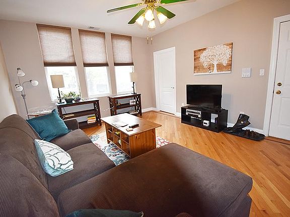 2nd image of 2132 W Belmont Ave APT 2