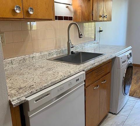 3rd image of 653 W Nickerson St #201