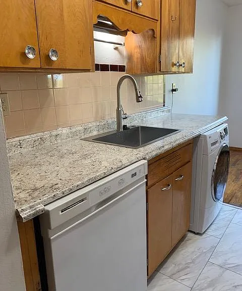 653 W Nickerson St #201 — Photo 3