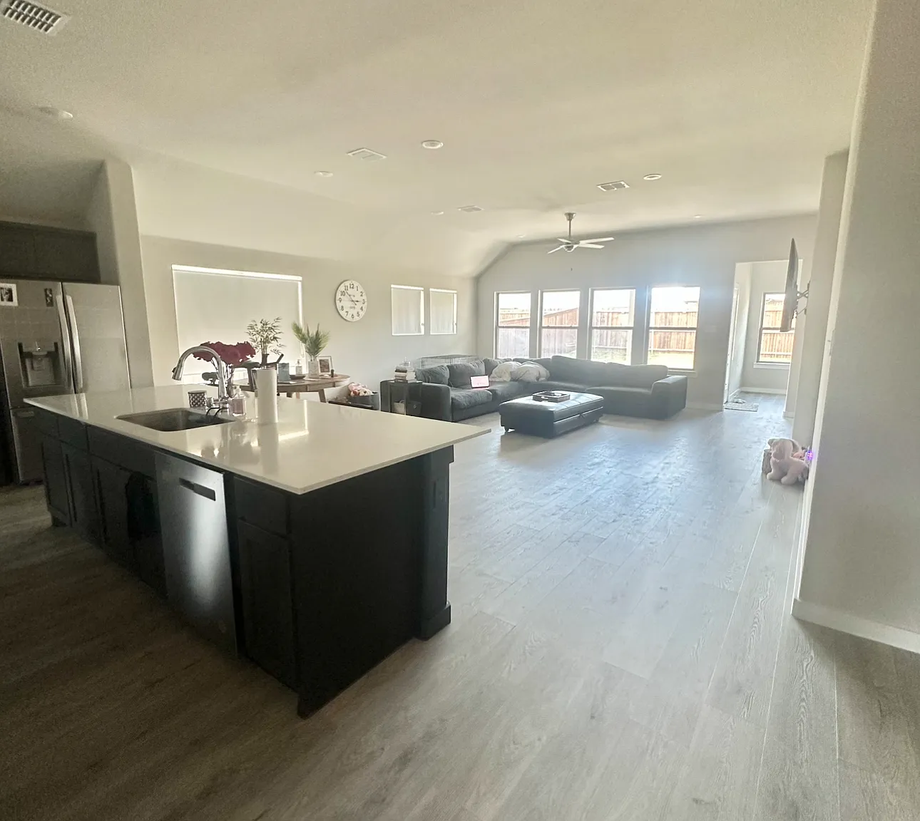 3 bed, 1887 sqft, $2,300 — Photo 4