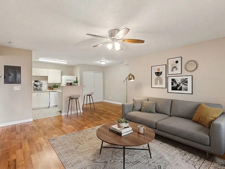 380 Lakepointe Dr #201 — Photo 9