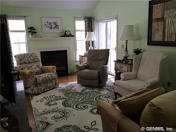 4th image of 18 Cambridge Cir