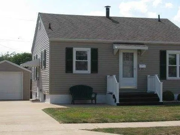 713 N 27th St, Quincy, IL 62301