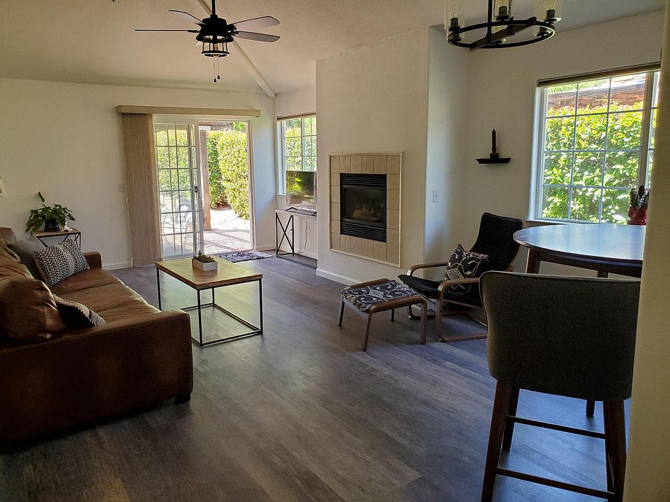 1st image of 523 Venezia Way
