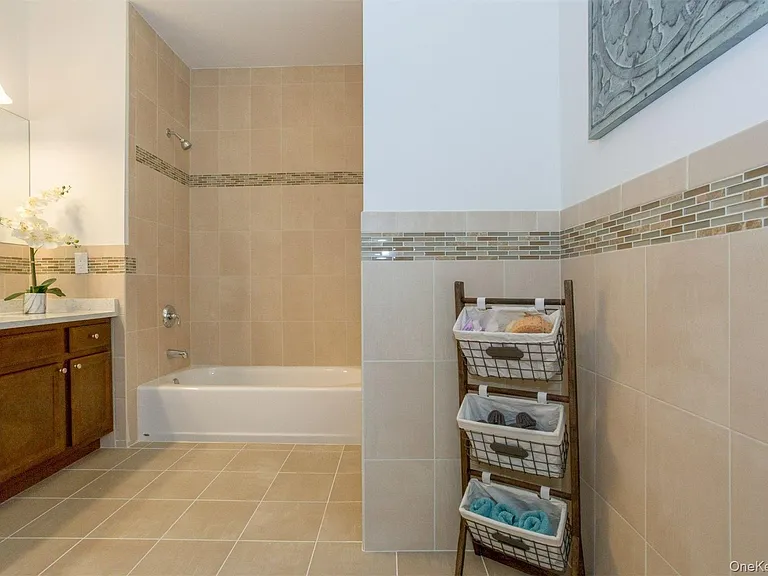 1046 New York Ave #6 — Photo 18
