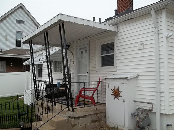 3rd image of 2211 Monroe Ave