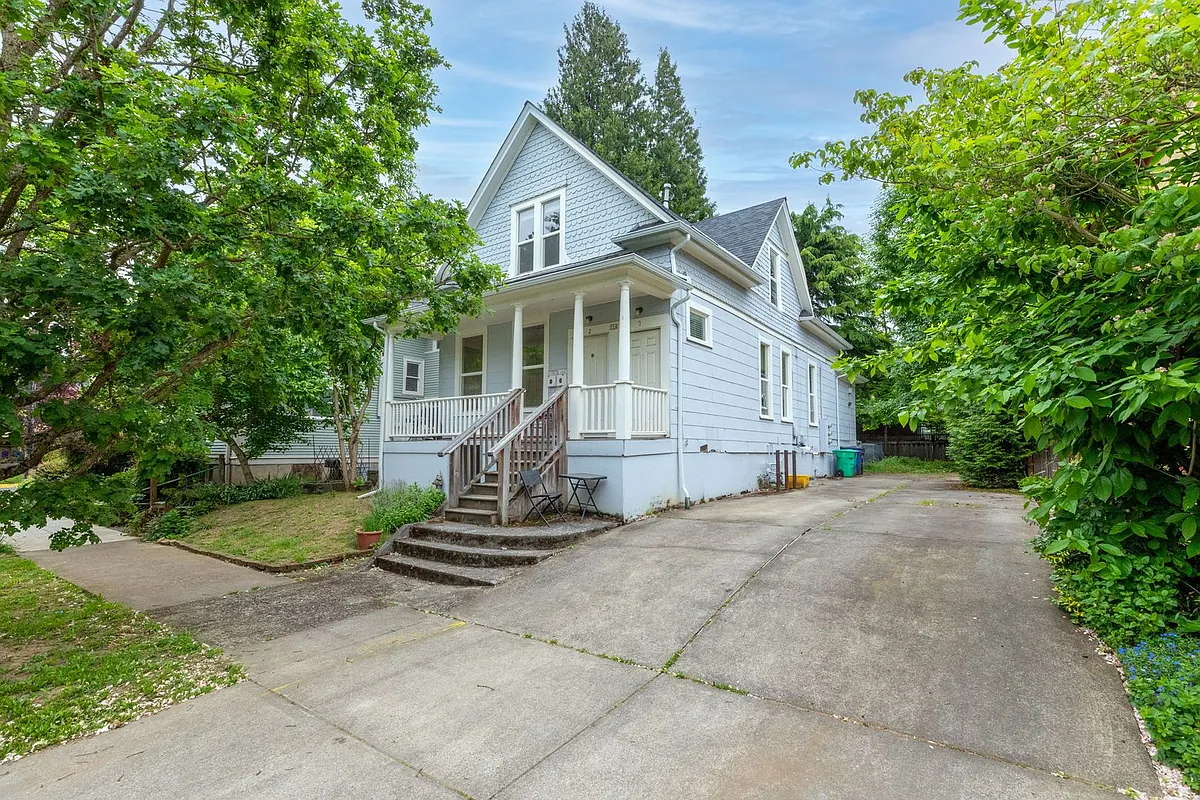 Building Photo - 714 SE 19th Ave