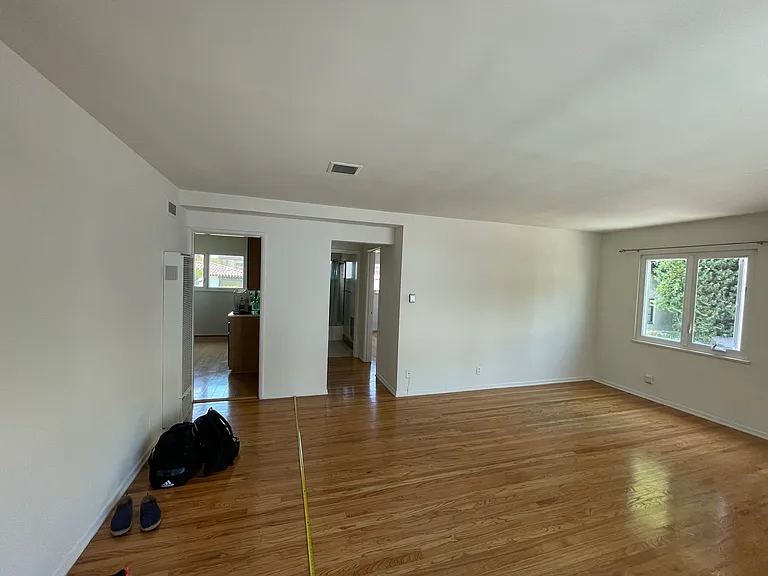 1479 N Havenhurst Dr #4 — Photo 29